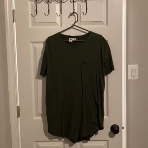 Men’s long dark green urban outfitters t shirt
